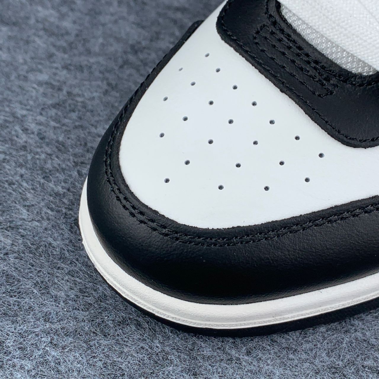 Off-White Out of Office 'White Black White'