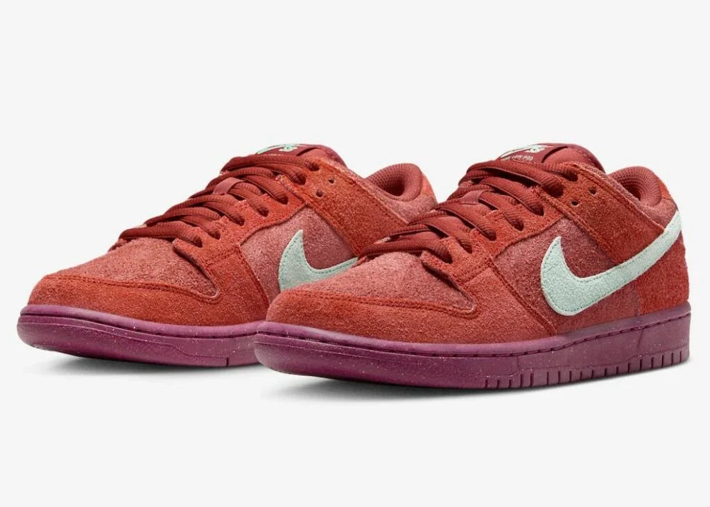 Nike SB Dunk Low Pro Premium - Mystic Red/Emerald Rise/Rugged Orange