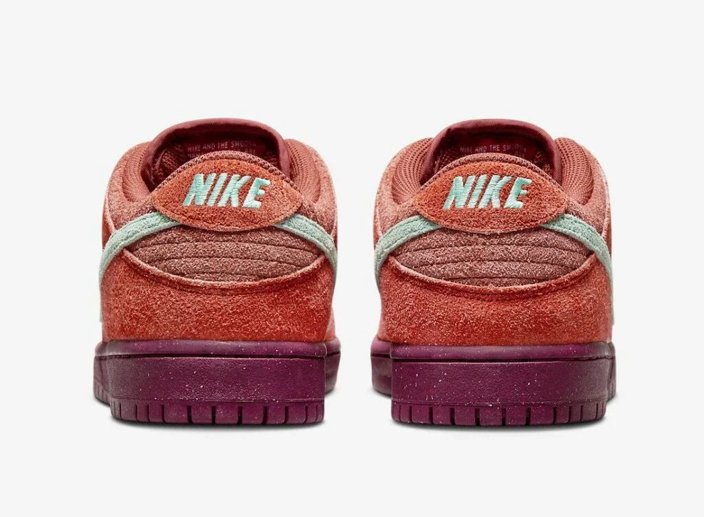 Nike SB Dunk Low Pro Premium - Mystic Red/Emerald Rise/Rugged Orange