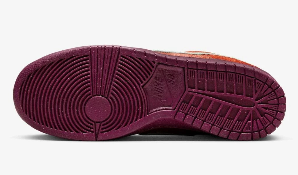 Nike SB Dunk Low Pro Premium - Mystic Red/Emerald Rise/Rugged Orange